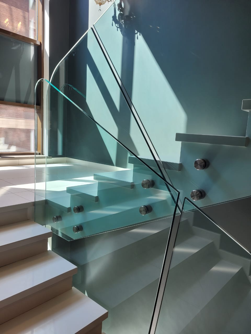 Стеклянные ограждения для лестниц – примеры наших работ фото №1